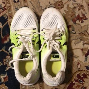 Girls/boys Nike sneakers!